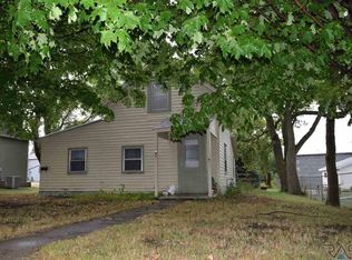 413 S Lee Ave, Madison, SD 57042