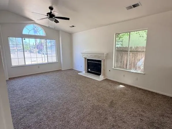 718 Gamay Ave, Madera, CA 93637