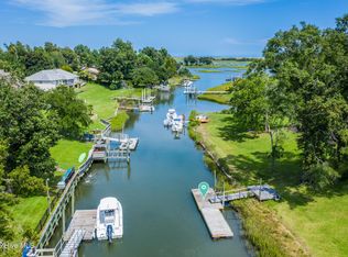 665 Hughes Rd, Hampstead, NC 28443