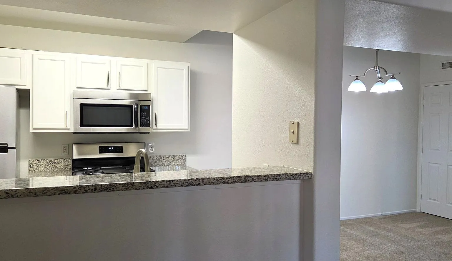 Rare 2nd Floor 3 Bedroom Condo In The Heart Of Seven Hills In Gated Horizons @ Seven Hills — Photo 4