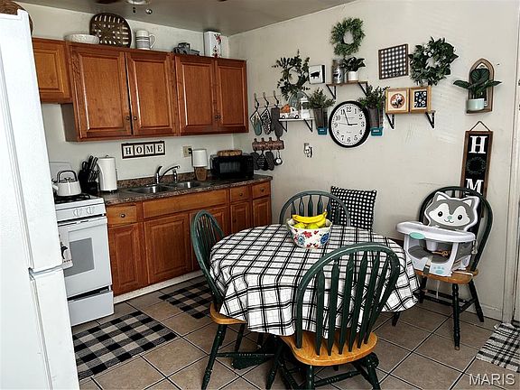 3rd image of 518 Saint James Dr