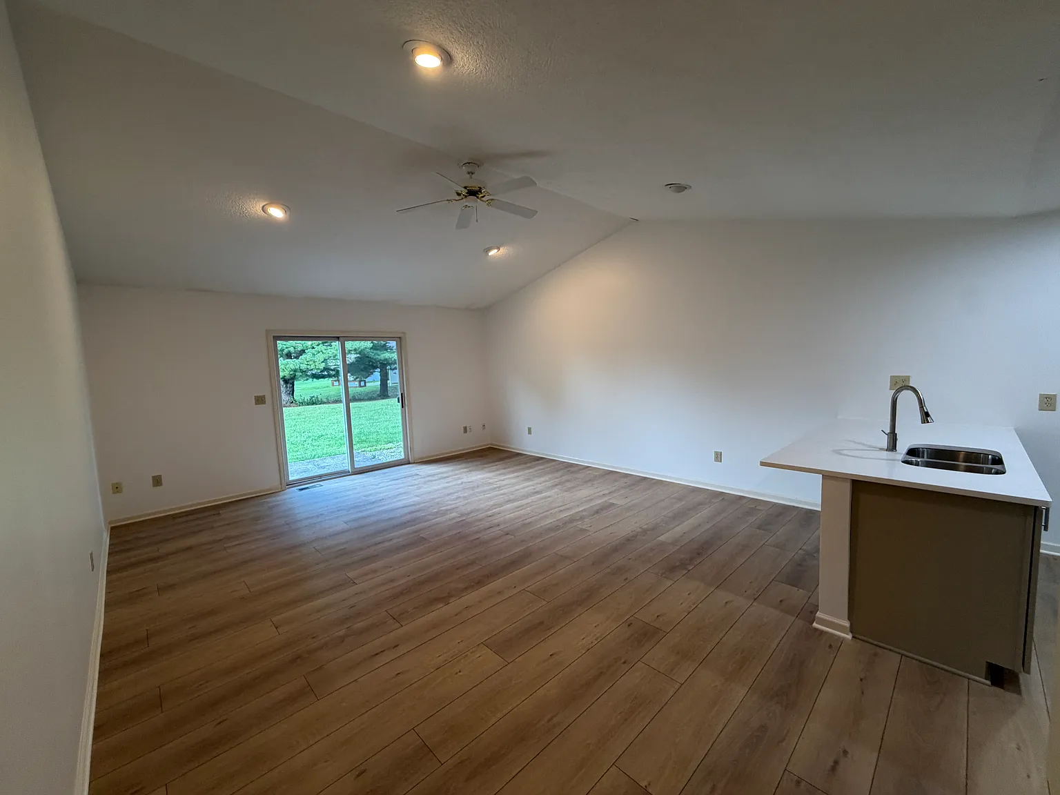 2 bed, 1222 sqft, $1,950 — Photo 2
