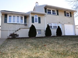 93 Burnham Dr, Fords, NJ 08863