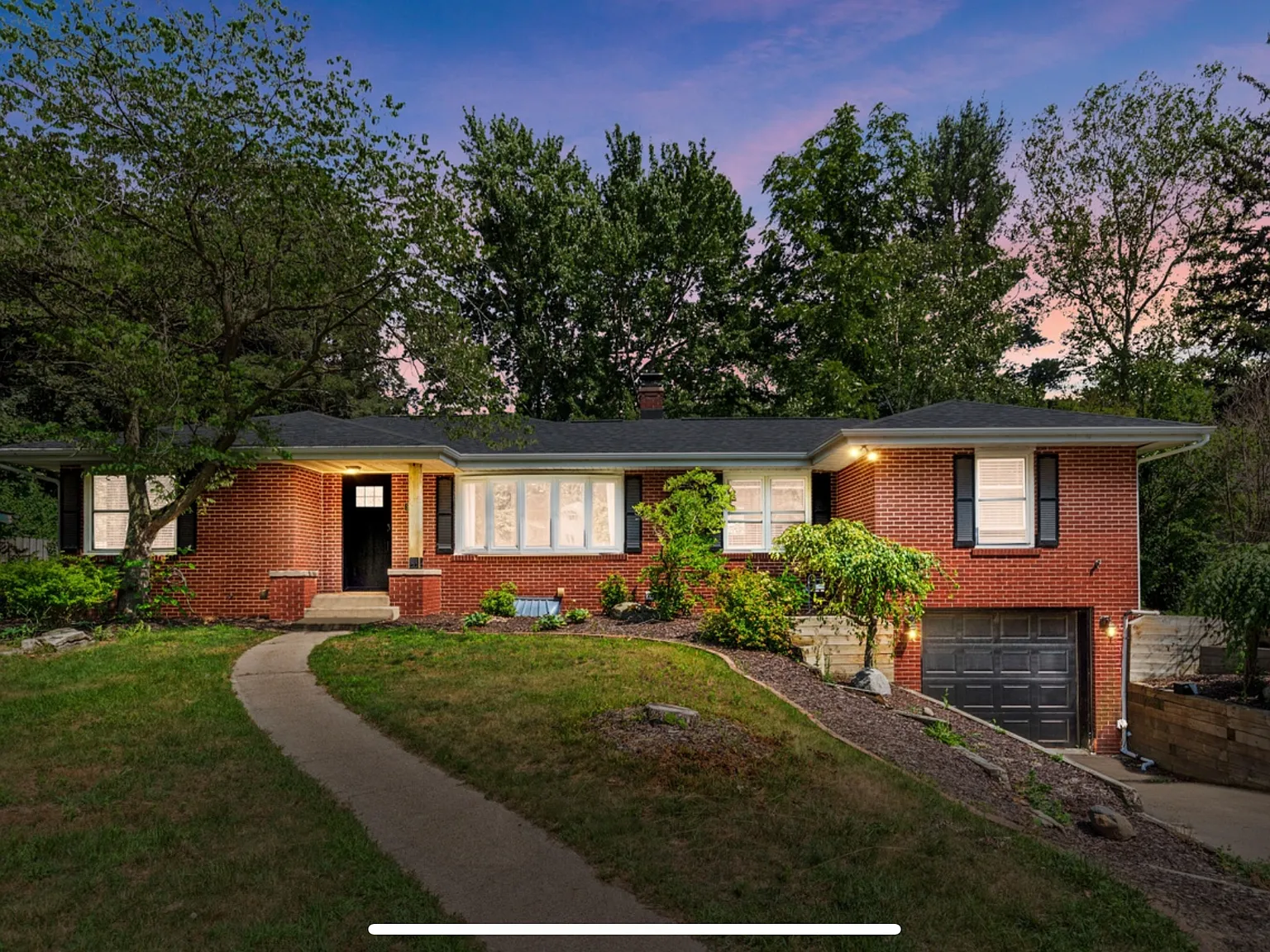 3 bed, 2.5 bath, 2461 sqft, $3,000 — Photo 3