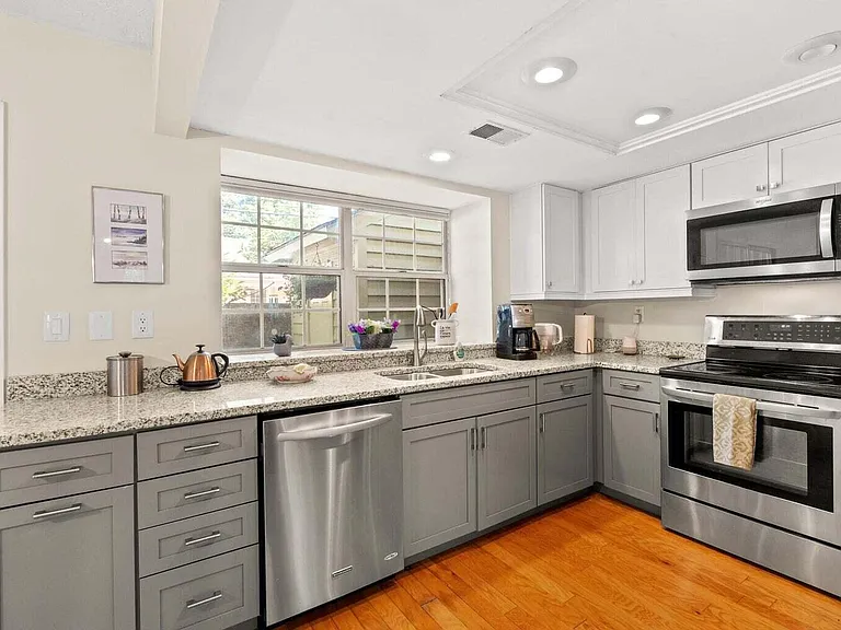 541 W Short St #14 — Photo 11