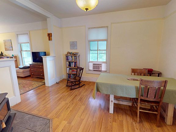 4th image of 407 E Kirkwood Ave