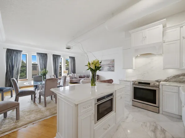 3323 N Paulina St APT 3F, Chicago, IL 60657
