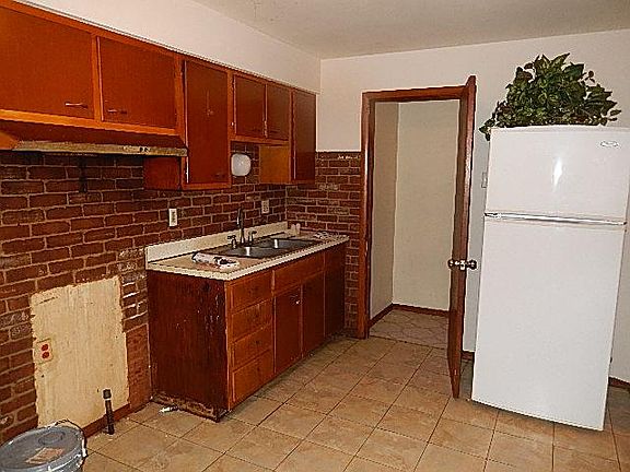 2nd image of 6124 Vermont Ave