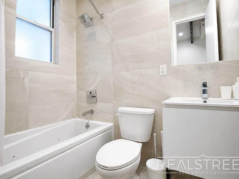 911 Jefferson Ave #1A — Photo 9