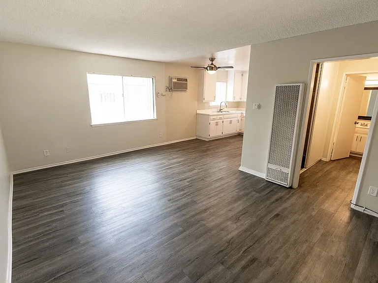 18400 Prairie Street — Photo 10