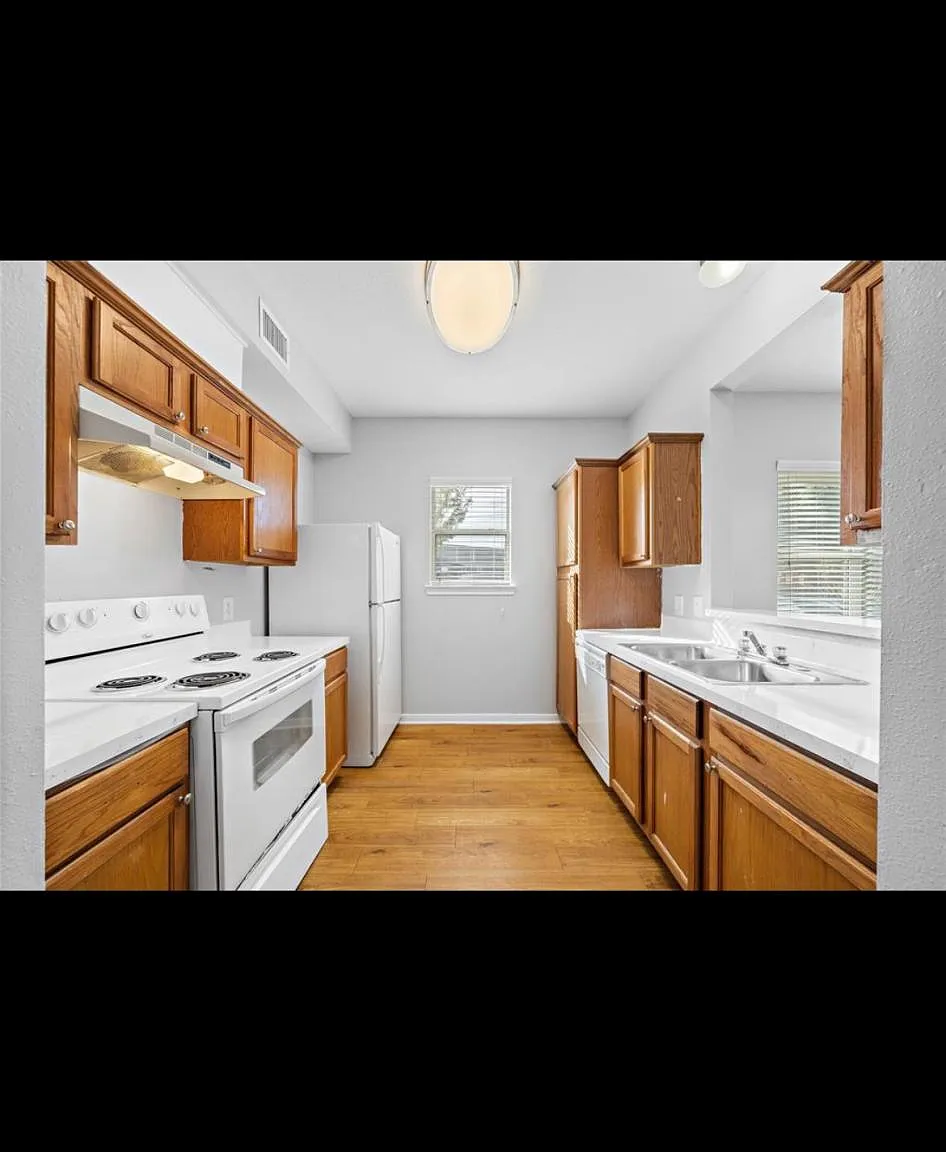 2302 Colorado St — Photo 4