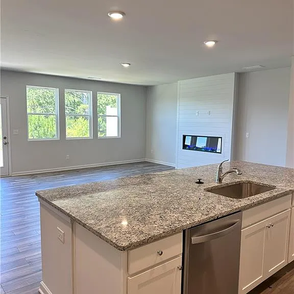 731 Point Place Dr — Photo 4
