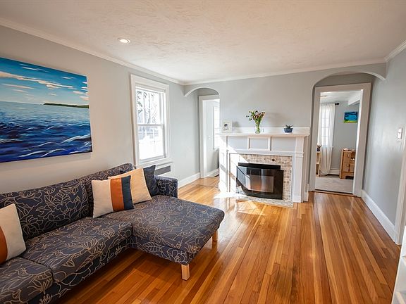 3rd image of 27 Little Pond Rd