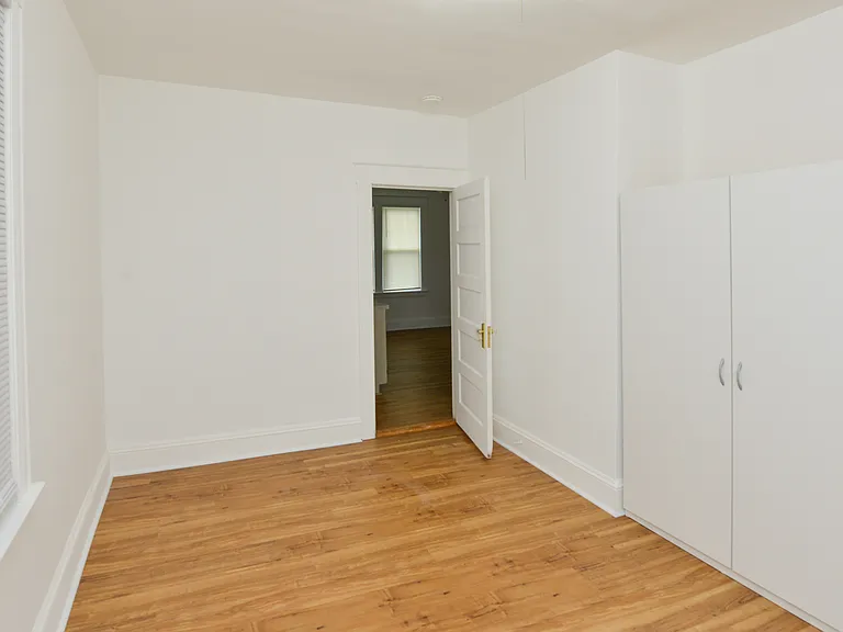 390 Clinton St — Photo 14