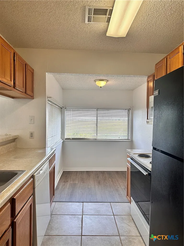 1 bed, 1.0 bath, 12932 sqft, $850 — Photo 4