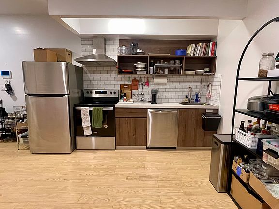 3rd image of 24 Wilson Ave APT 1A