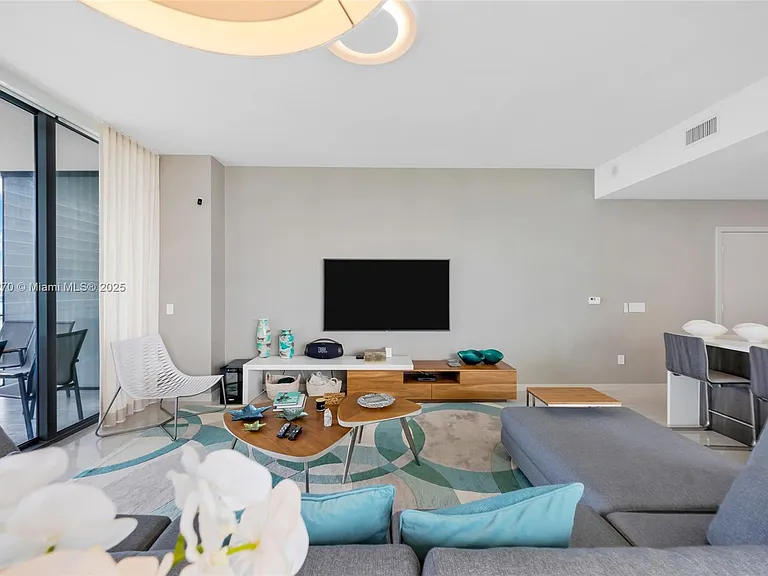 480 NE 31st St #2807 — Photo 3