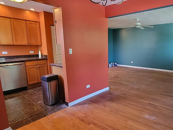 2nd image of 6105 N Wolcott Ave APT 301