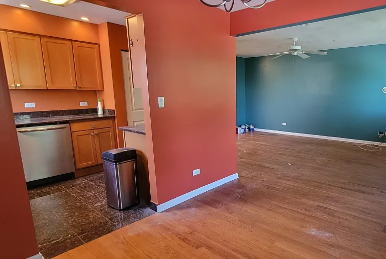 6105 N Wolcott Ave #301 — Photo 2