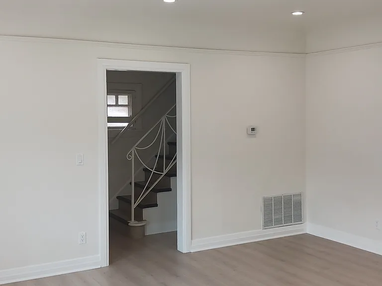 6721 Tyrone Ave — Photo 4