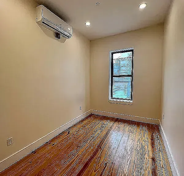 570 Evergreen Ave #2A — Photo 9