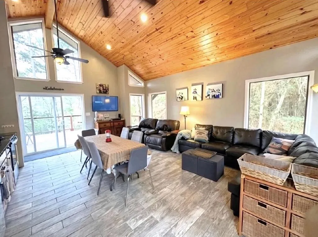 3 bed, 1392 sqft, $3,200 — Photo 3