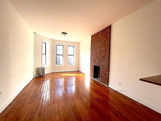 3rd image of 440 St Nicholas Ave APT 4B