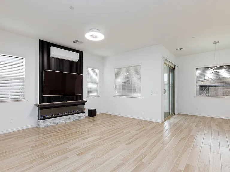 689 Monteverdi Peak St — Photo 12