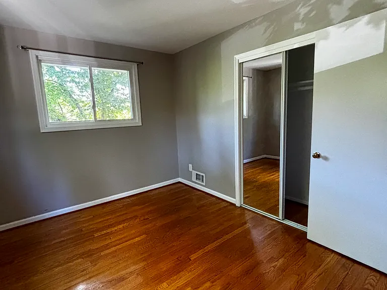 Lillian Dr — Photo 21