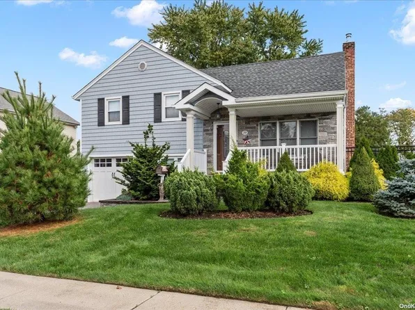 19 Spencer Drive, Bethpage, NY 11714