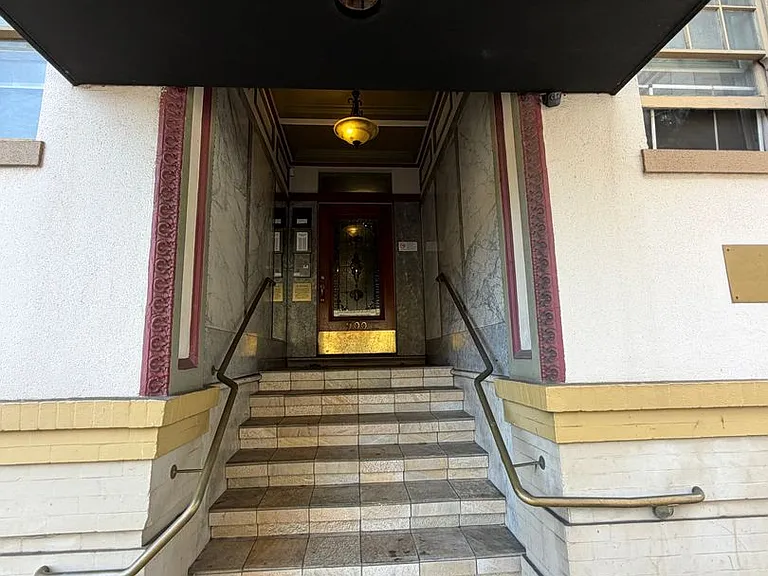 900 Powell St #4 — Photo 9