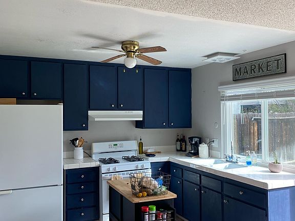 3rd image of 10365 Londonderry Ave