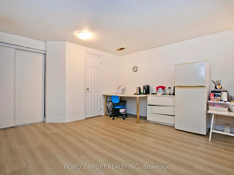 19 Oldborough Cir #SEMI BASEMENT — Photo 7