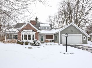 8 Red Oak Ln, Pittsford, NY 14534