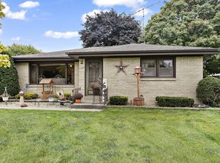 1449 Meadowlane Ave, Racine, WI 53406