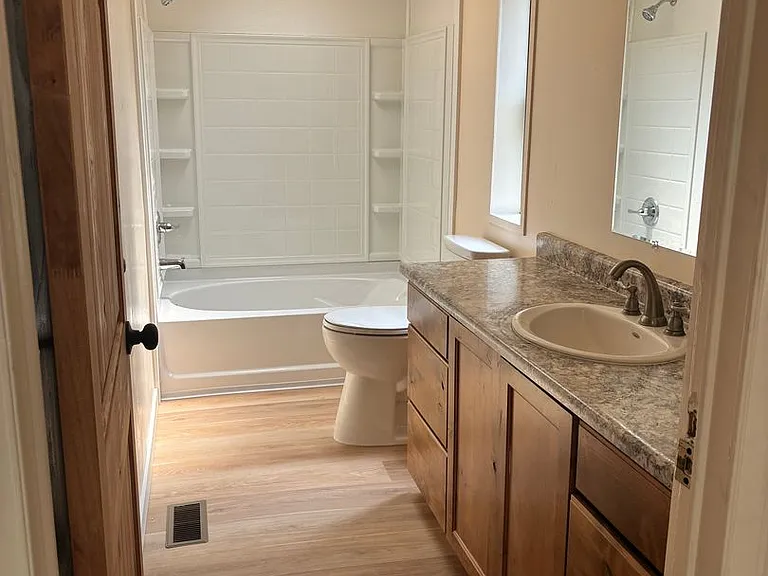 520 Sarma Dr — Photo 15