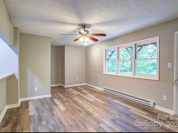 3rd image of 591 Margo Rd #1