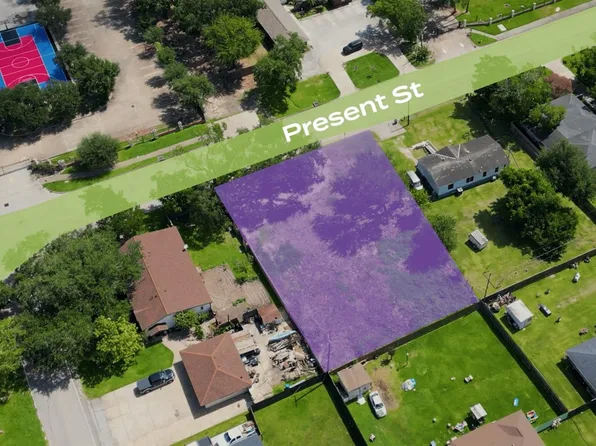 306 Present St, Stafford, TX 77477