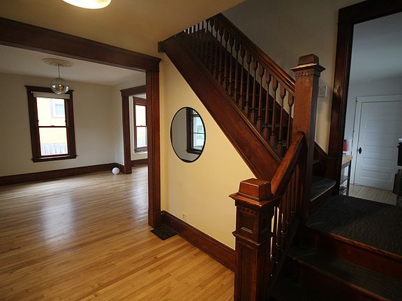 4th image of 1914 Quincy St NE