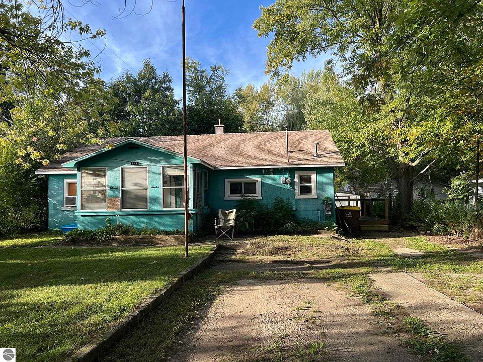 1st image of 1112 Harold St