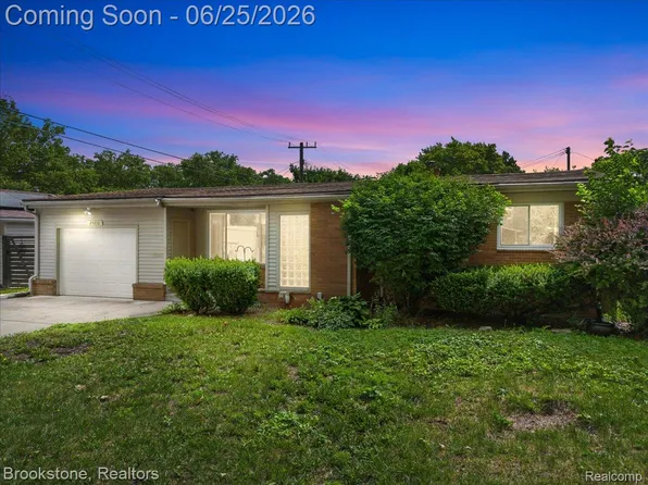 24210 Beverly St, Oak Park, MI 48237