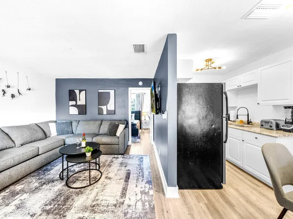 374 Sunshine Dr, Pompano Beach, FL