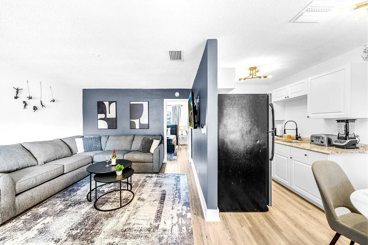 Building Photo - 374 Sunshine Dr #K2