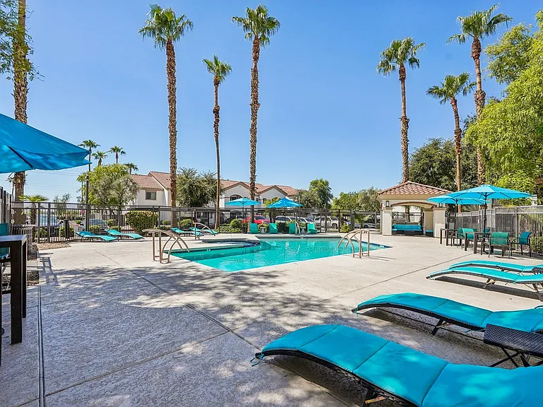Del Mar Apartments — Photo 22