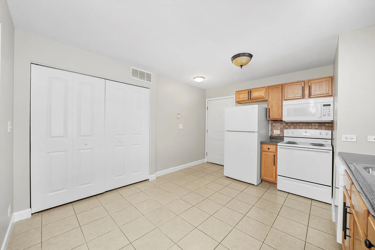 3423 Ridgeland Ave Unit 202 photo 1