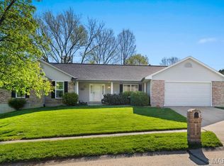 902 Carolynjean Dr, O'Fallon, MO 63366