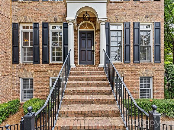 4th image of 529 Queens Rd