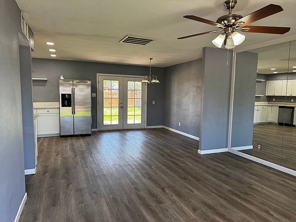 5th image of 2211 N 50th Dr