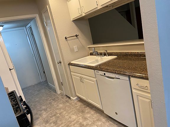 3rd image of 1407 Warrior Ln APT A