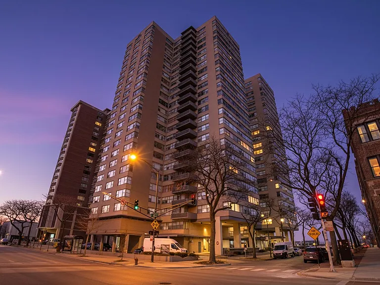 N Sheridan Rd — Photo 2